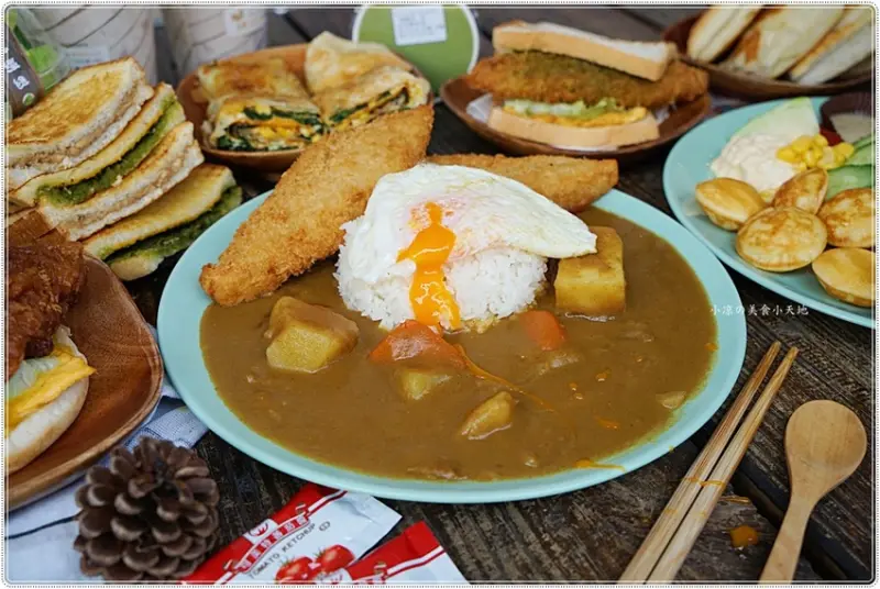 台中人氣早午餐║早安公雞新餐點強勢來襲， 咖哩控注意！大份量雙飛鏢魚排咖哩飯，絕對滿足，吃飽吃滿！