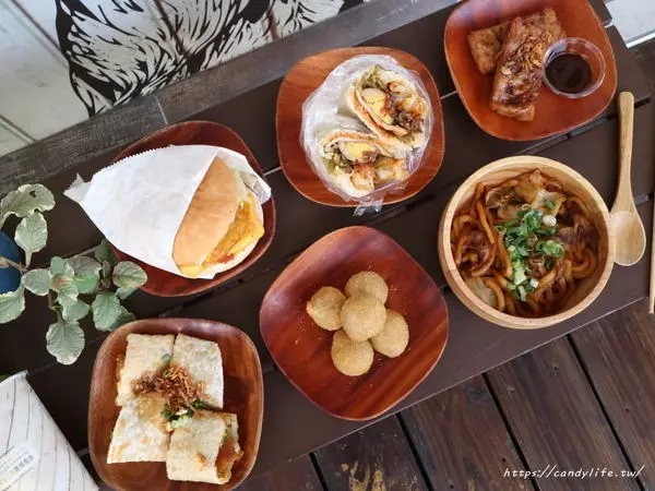 台中美食│早安公雞農場晨食〃台中人氣早餐店新菜單上市！新品笨丸小米糰篤行店限定登場～        
      