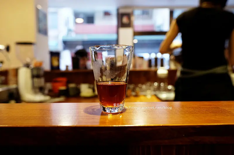 【台中北區】艾麗咖啡的所在-草悟道的艾麗行動咖啡檔車有自己低調帶點個性的隱藏咖啡館囉!科博館商圈.廣三sogo商圈.亞太雲端辦公大樓後門巷弄中