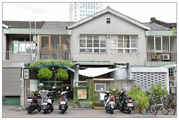 台中北區甜點店))蒔嚐 しばしば #點下午茶套餐送妳乾燥小花 #老屋空間+乾燥花處處好拍照，也是IG熱門打卡點