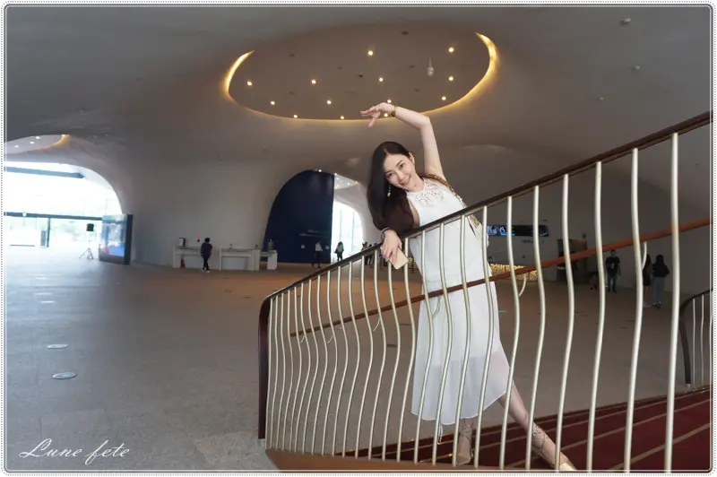 台中吃喝玩樂|世界第九大建築-台中歌劇院本身就是一場歌劇 (上半場) 解密伊東豐雄漩渦式建築!棠小璇除了沒聽歌劇一次六層 氣喘吁吁帶你逛個夠!同場熱映:伊東豐雄的劇場夢