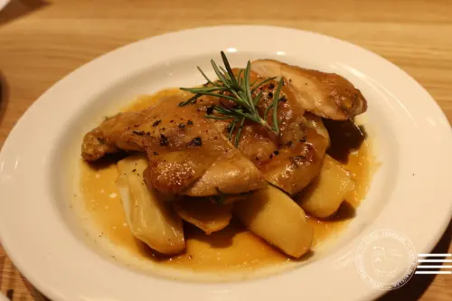 台中 西屯區。 Muji Cafe & Meal無印良品餐廳台中旗艦店-文青必訪|在地友善食材|原味健康取向|全台唯一提供木製遊戲空間