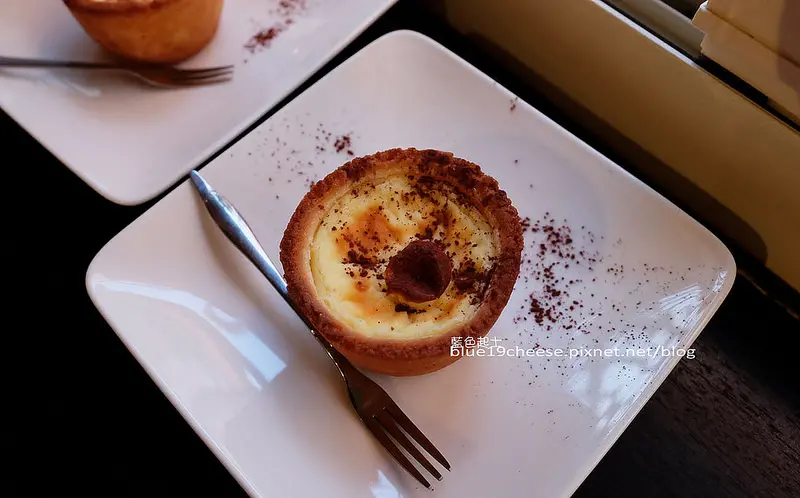 【台中大甲】宇宙米白計畫Cosmic Latte Project-大甲隱藏巷弄低調咖啡館.土角厝內藏舒服空間和甜點咖啡.老闆娘很可愛.位置不多.請耐心等待