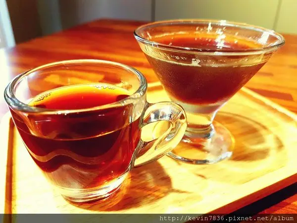 台中美食<咖啡旅行Cafe Trip>咖啡無限暢飲,手沖咖啡杯杯都有獨特好味道,甜點魅力無法擋,連熟女心都為甜點著迷啊!