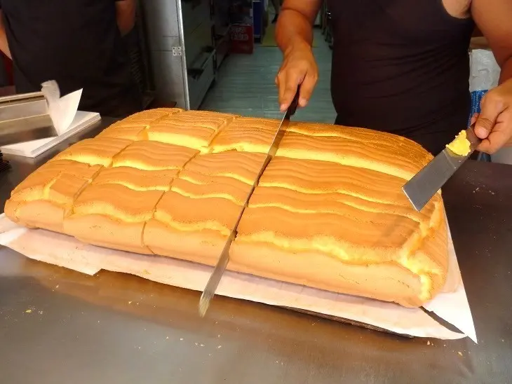 份量紮實,口感綿密,新北淡水必買的名產伴手禮-緣味古早味現烤蛋糕体驗心得