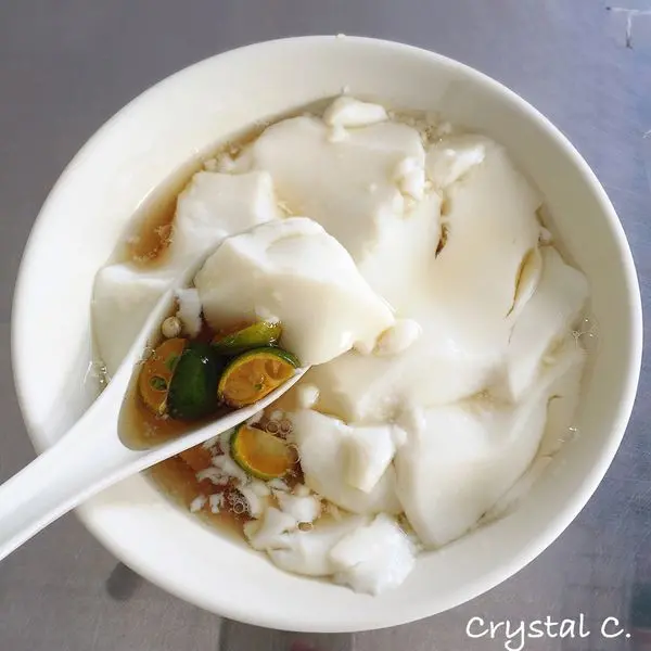 【高雄美食推薦】鹽埕吳家金桔豆花 一吃成主顧 未免太好吃的清爽滑嫩金桔豆花推薦！(小吃 甜點)