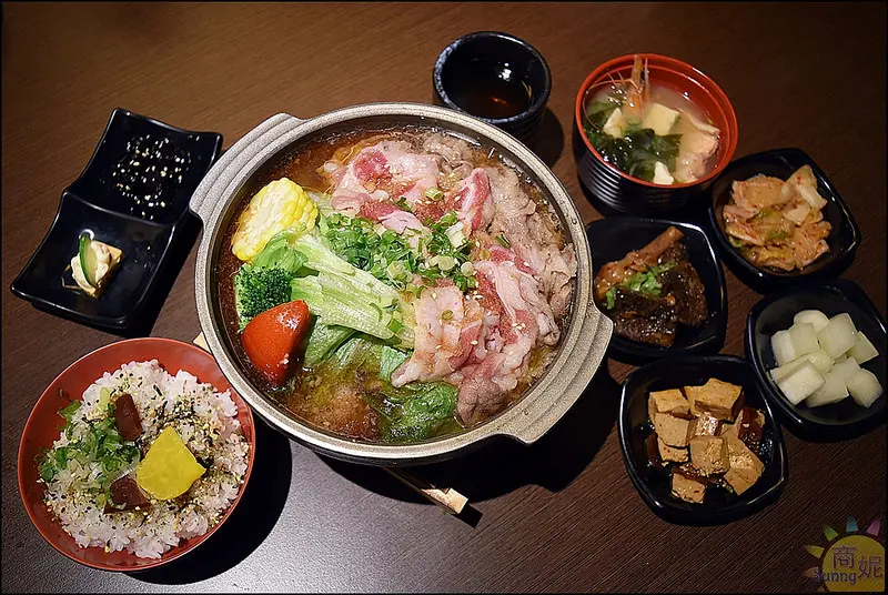 台中平價吃到飽大胃王最愛。大間町精誠店。客製化高CP值丼飯和食。多樣小菜味噌湯白飯茶飲免費自助吧呷免驚@sunny吃喝遊樂