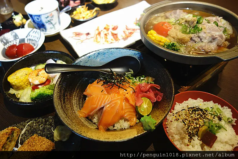 【台中西區】大間町丼和食屋(台中精誠店)；鮭魚親子丼、綜合海鮮丼只要180元，小菜、味噌湯、麥茶無限取用，草屯知名平價日本丼飯定食到台中囉！