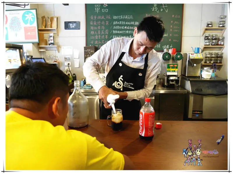 【桃園下午茶】紅果子手烘咖啡坊~有著生啤酒綿密泡沫的氮氣可樂咖啡和QQ口感的熱壓吐司