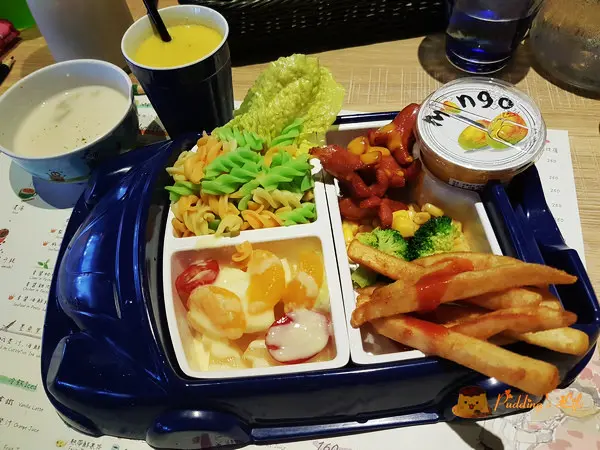 【新竹食記】在旋轉木馬和咖啡杯裡用餐好夢幻《Le NINI 樂尼尼 義式餐廳》晶品城店/新竹火車站餐廳