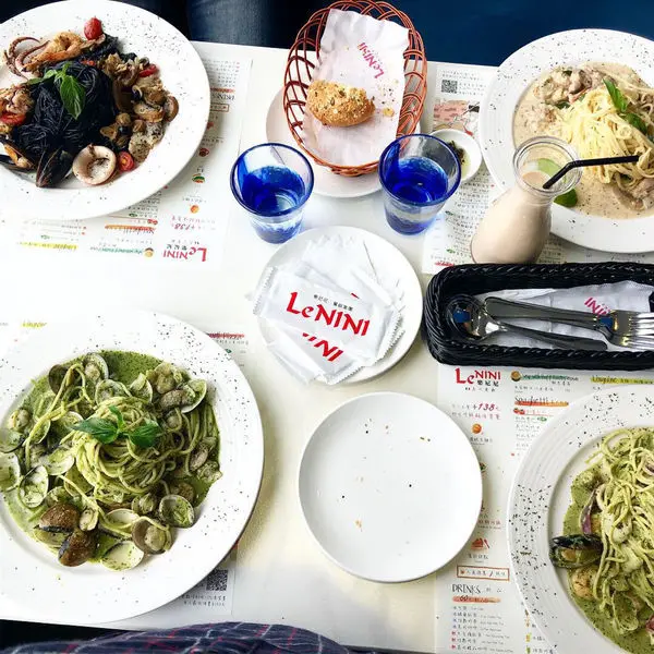 【新竹｜樂尼尼】義式餐廳，網紅景點旋轉木馬咖啡杯包廂，新竹晶品城店，童趣樂尼尼