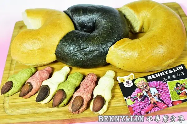 [台中西區美食]模範街老屋貝果店，口味多種好吃的貝果，不定時更新菜單!! -- 模範貝果 Mofan Bagels(台中美食推薦、台中早午餐推薦、台中貝果專賣店、台中模範街貝果)