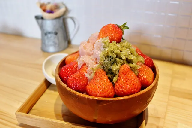 【台南美食】冰ㄉ• かき氷no.2(赤崁東店)-季節限定隱藏版草莓抹茶混奶剉冰．赤崁樓散步甜點