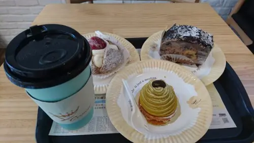 【台中】享受午後休閒時光，正妹內用中『金鑛咖啡』 