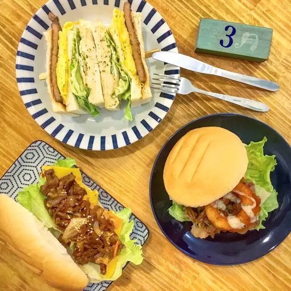 【食記∥板橋】食月午日Brunch & Cafe 捷運亞東醫院站＿巷弄內清新日式早餐店＿金磚法式起司煉乳讓人甘拜下風