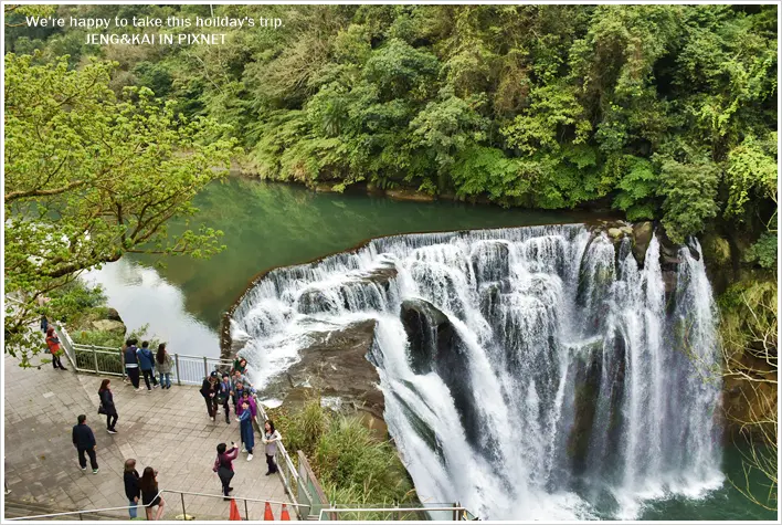新北 | 平溪 - 十分瀑布~最大最壯觀台版尼加拉瀑布.觀瀑吊橋近距離看火車.免門票