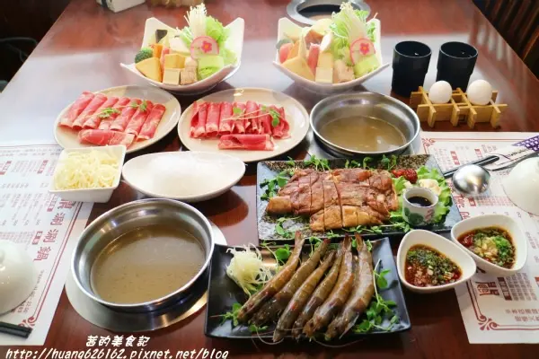 【新北新店區】獨特人氣花雕雞鍋『福鼎涮涮鍋』點主餐送肉盤一份、捷運七張站~