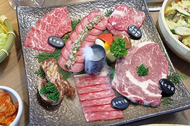 《台中♥食記》雲火日式燒肉。夢幻度百分百澳洲和牛套餐，頂級老饕肉美味地都快把舌頭給融化囉！