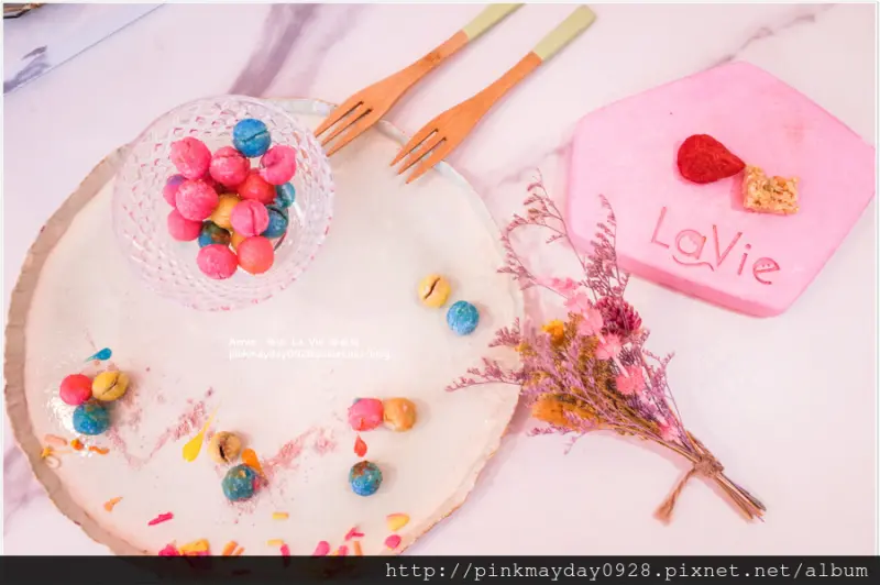 ✿台南✿ 燃燒少女心 粉嫩夢幻的童話感咖啡廳 繽紛色彩又有創意的餐點 真的是讓人拍個不停阿 ➜ 神田のLa Vie風格誌