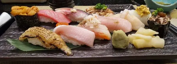 高雄食記【酒吞 割烹 居酒屋】初訪 暗巷中的深夜日本料理 頂級握壽司 高貴精緻有餘而細膩稍欠