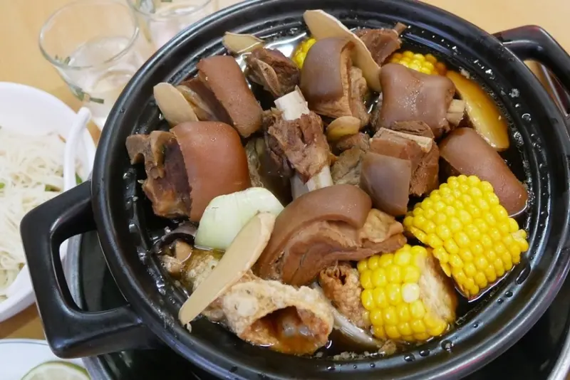 【好食分享】詹師傅越式羊肉爐-竹南頭份超高人氣 美食節目採訪,30年老店,肉骨茶,燒酒雞,麻油羊佛,炸溪蝦,炭火,附菜單