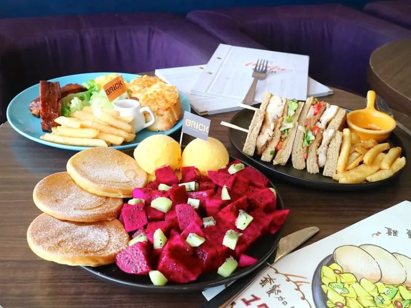 在台南老屋享用清爽美味的早午餐， 現在套餐加購新套餐享優惠折扣｜磚塊早午餐，新菜單上市！ - 進食的巨鼠