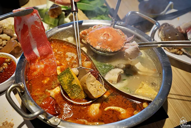 『台南。安平區』 台南 饗麻饗辣頂級饗宴鴛鴦火鍋(永華旗艦店)｜挑戰頂級豪華食材吃到飽。饗麻饗辣有十大必吃，全台最完美最黃金陣容都在這，讓你一次打包！