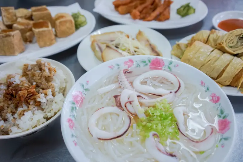 『魔王食記』台北萬華 毛董小卷米粉 想吃不用下台南吃 龍山寺就有 湯頭清甜爽口令人回味『內文有店家資訊』