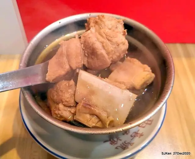 (北捷龍山寺周邊美食)二訪「兩喜號」西園店 --- 獨家限定「清湯瓜仔排骨」湯鮮味美好滋味，還有米粉炒、現炸鮮蝦捲、酥炸赤肉塊等你來嚐!