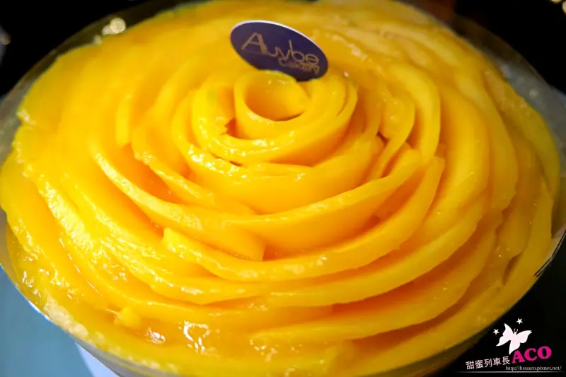 ♥台北♥ 捷運忠孝新生甜點店【Aluvbe Cakery- Taipei 艾樂比台北店】，夏日芒果玫瑰慕斯蛋糕清爽綿密，每日現烤可麗露香脆可口，各式乳酪蛋糕/法式甜點~食尚玩家推薦！