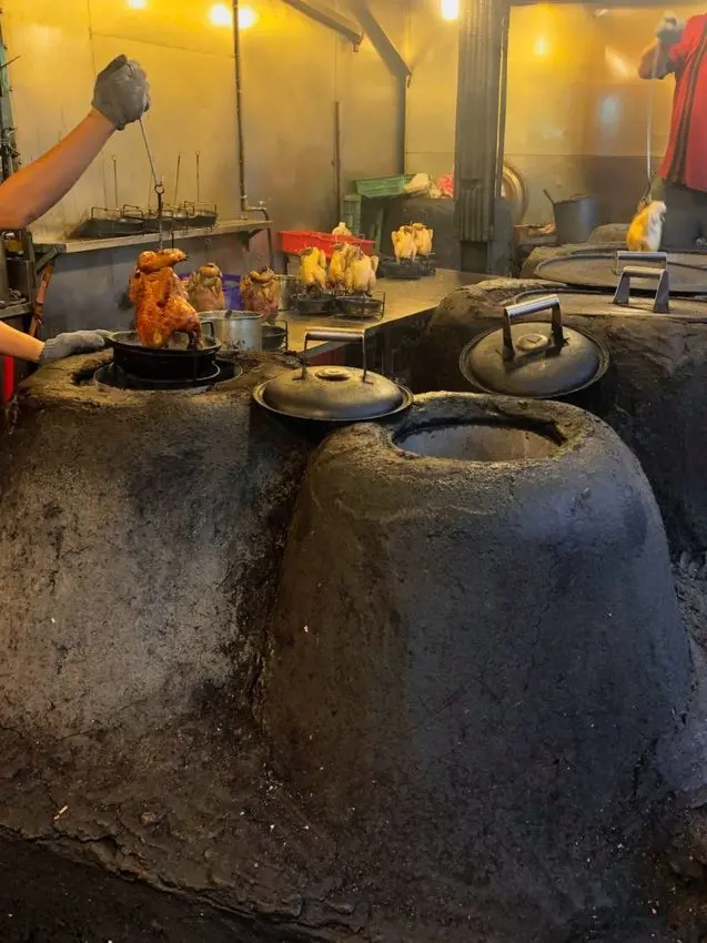 【慧。愛笑的吃貨】宜蘭礁溪甕窯雞.在地老饕推薦總店.脆皮多汁手扒雞