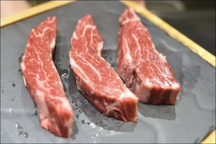 《台中美食景點》大江戶町活海鮮鐵板燒新開幕~把漁市場和肉品熟成室搬進日本風餐廳的台中小三井，牛排加龍蝦主廚套餐千元上下！