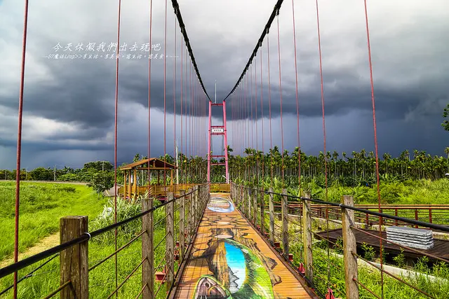 [ 屏東⊙萬巒]萬巒吊橋。跟著3D彩繪一起互動更好玩