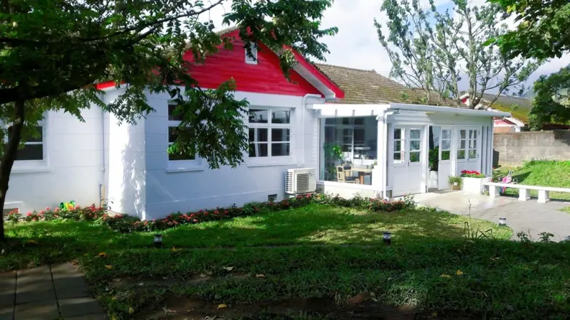 [食記] 陽明山 美軍宿舍也能變身質感滿分的白房子 Yang Ming Caf’e- 文化大學旁新點