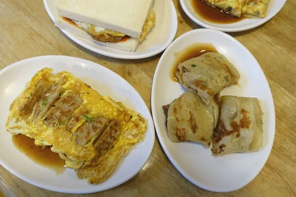 麥町吐司工房(寶興店)‧獨家蛋餃子配上中秋烤肉捲餅，傳統又有新意的早餐吃不膩!!!