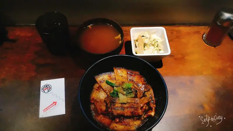 【台北/中正區 燒肉丼】佐藤精肉店akiba★光華商圈巷弄裡的神祕餐廳★讓人想一吃再吃的烤五花丼
