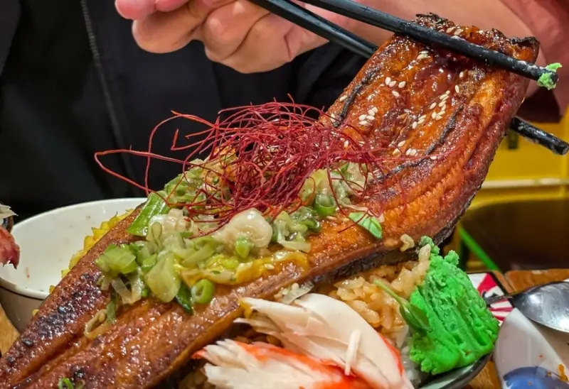 最浮誇的丼飯、生魚片，必吃的超夯日式名店 ● 信兵衛 手作浮誇丼 | 台中美食