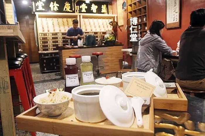 台南 中西區 新美街周邊 冬天進補，中藥鋪裡用餐，大家一起來補身子吧~『博仁堂 中藥鋪』十全大補湯|藥膳四物雞|人蔘豬心湯