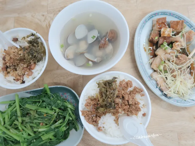 [南崁菜鳥覓食記] 道地滷肉飯~人氣平價小吃，肥的(魯肉)瘦的(肉燥)這裡通通有，六樣200元有找