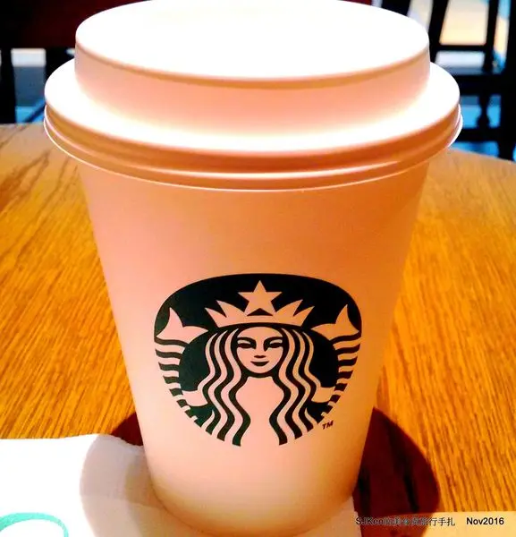 (台北捷運淡水信義線關渡站周邊美食)「Starbucks Coffee 統一星巴克」關渡門市　---　醇香濃韻的「焦糖瑪奇朵」
