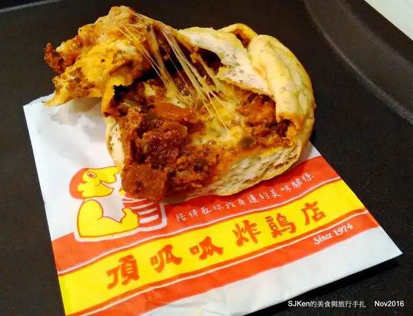 (台北捷運板南線南港站)二訪「頂呱呱」Global Mall南港車站店 --- 「雙拼組合套餐」(口袋披薩 x 1 + 小雞腿 x 2 + 餐薯100g +25元飲品)