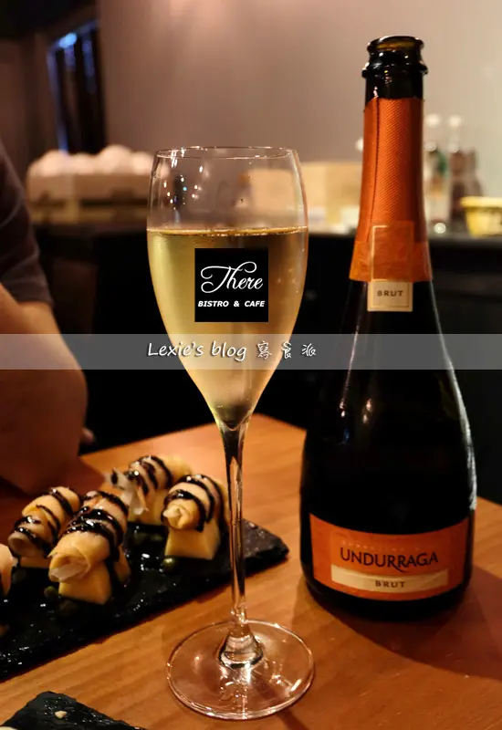 食記【台北】中和Bistro There 餐酒館 氣氛超棒的餐酒館下班好去處，一定會愛上他(菜單menu)近四號公園永安市場站