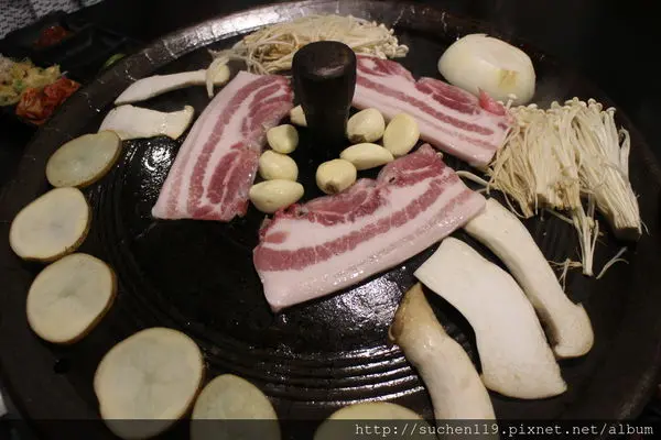 板橋美食|西門町很夯的大鍋蓋韓國烤肉三角三板橋也有分店囉/近府中站