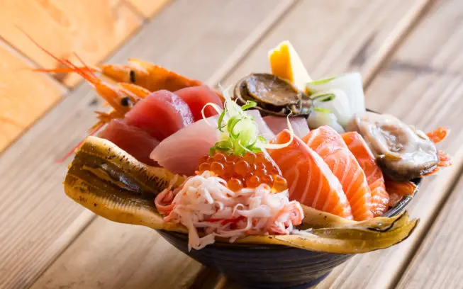 台南永康纓風鮨味壽司丼飯；超澎湃福氣海鮮丼+燒炙總匯握壽司，二人共享，份量剛剛好 - 老莫 Say台南
