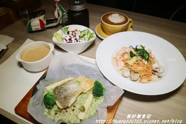 【[新北三重區】三重義式料理推薦 『轉角198號咖啡 Corner No.198 Cafe』義大利麵/排餐/燉飯/帕尼尼/鬆餅/咖啡/不收服務費/捷運徐匯中學