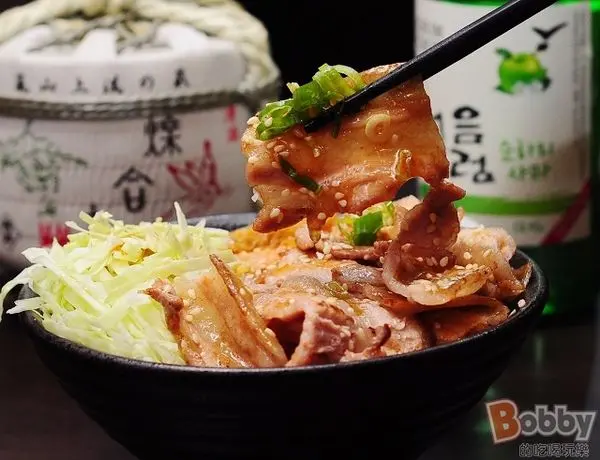 【新竹居酒屋】鐵啤屋。居酒料理.平價美味.小資族的下班天堂.近護城河城隍廟.新竹宵夜美食推薦(燒肉飯/烤鯖魚/玫瑰雞腿/牛肉串 /松阪豬 )