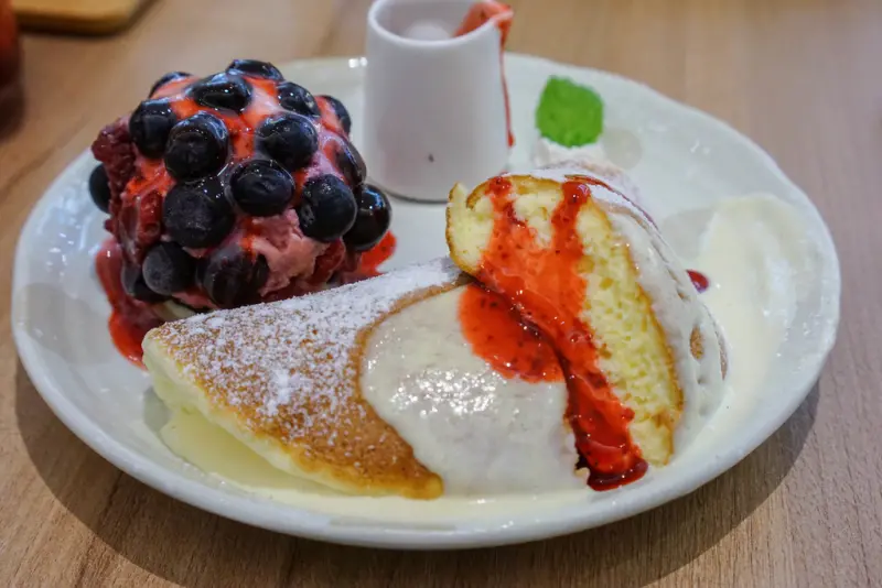 『魔王在吃 Woosaパンケーキ 屋莎鬆餅屋』高雄苓雅區 像在吃雲一般的蓬鬆日本鬆餅 ㄉㄨㄞ ㄉㄨㄞ 的讓人忍不住咬一口『內文有店家資訊』