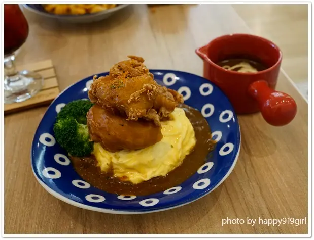 [高雄]三多商圈大遠百。來這兒不吃鬆餅吃咖哩飯★Woosaパンケーキ 屋莎鬆餅屋