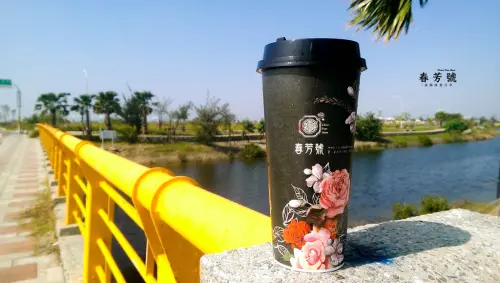 台南美食│春芳號chunfunhow-台南永康店 • 融合華麗現代感與懷舊復古風格的台中人氣飲品