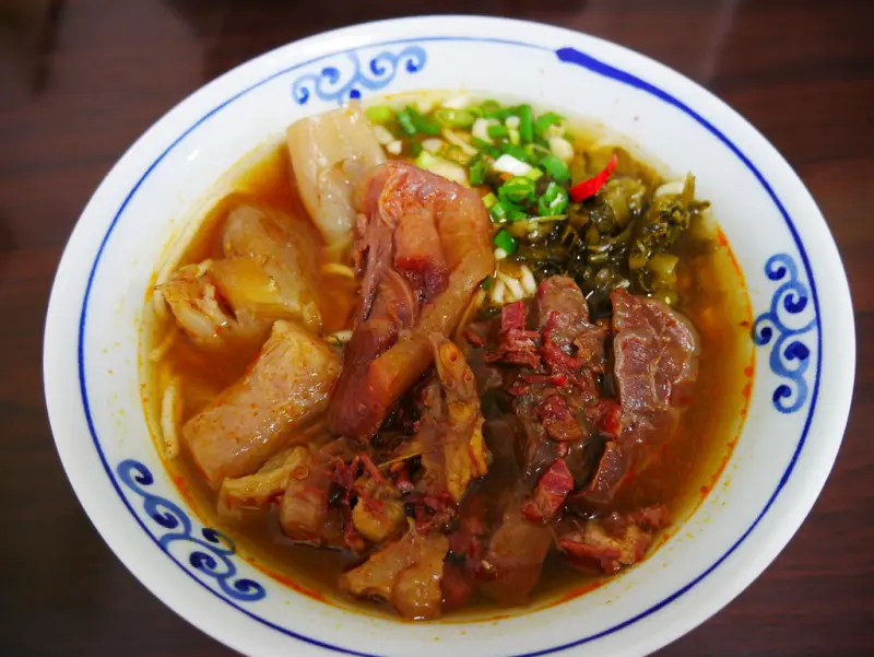 【Angelas日嚐】公館超隱密牛肉麵店，在地人才知道的隱藏版牛肉麵，捷運台電大樓站【小公館牛肉麵】